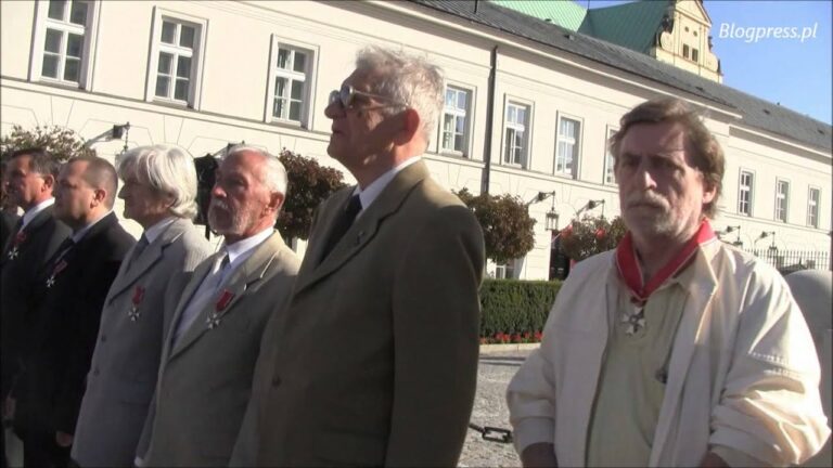 Warta Honorowa Odznaczonych w hołdzie Prezydentowi Lechowi Kaczyńskiemu 2013