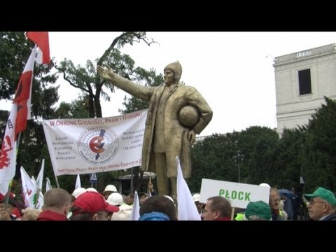 Protestujący pod Sejmem odsłonili pomnik „Słońca Peru”