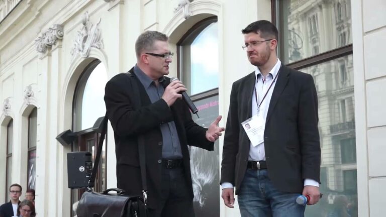 Grzegorz Braun na pikiecie przed ministerstwem kultury przeciwko „Golgota Picnic”