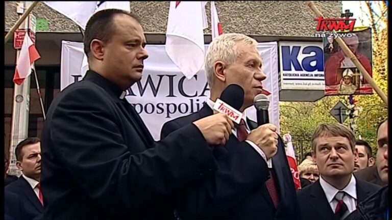 Transmisja protestu w obronie Telewizji Trwam przed siedzibą KRRiT w Warszawie