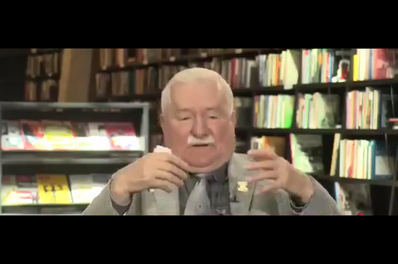 Lech Wałęsa naśladuje Michnika