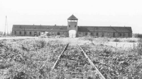 „Auschwitz. Nie mówi się trudno!” – Zakłamywana historia niemieckiego obozu śmierci