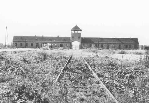 “Auschwitz. Nie mówi się trudno!” – Zakłamywana historia niemieckiego obozu śmierci