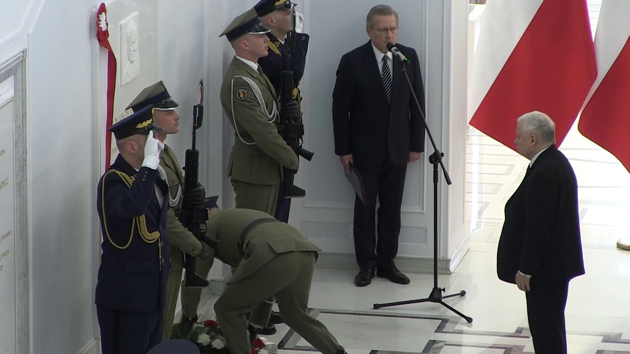 Uroczystość odsłonięcia tablicy ku czci Śp. Prezydenta RP Lecha Kaczyńskiego w Sejmie
