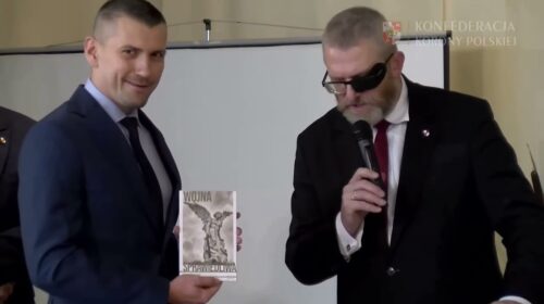 Czarna teczka z tajemniczą zawartością została ujawniona!