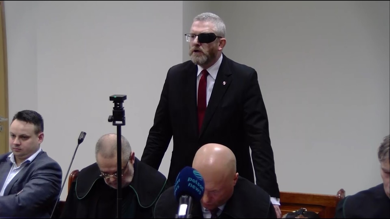 III Rozprawa Grzegorza Brauna – Co wydarzyło się za zamkniętymi drzwiami?